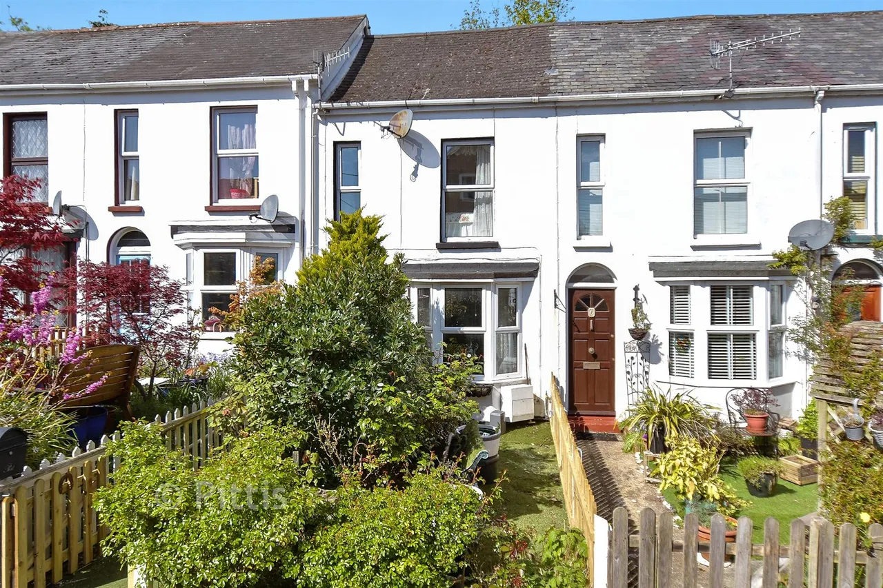 2 bed house for sale, The Mall, Brading, PO36