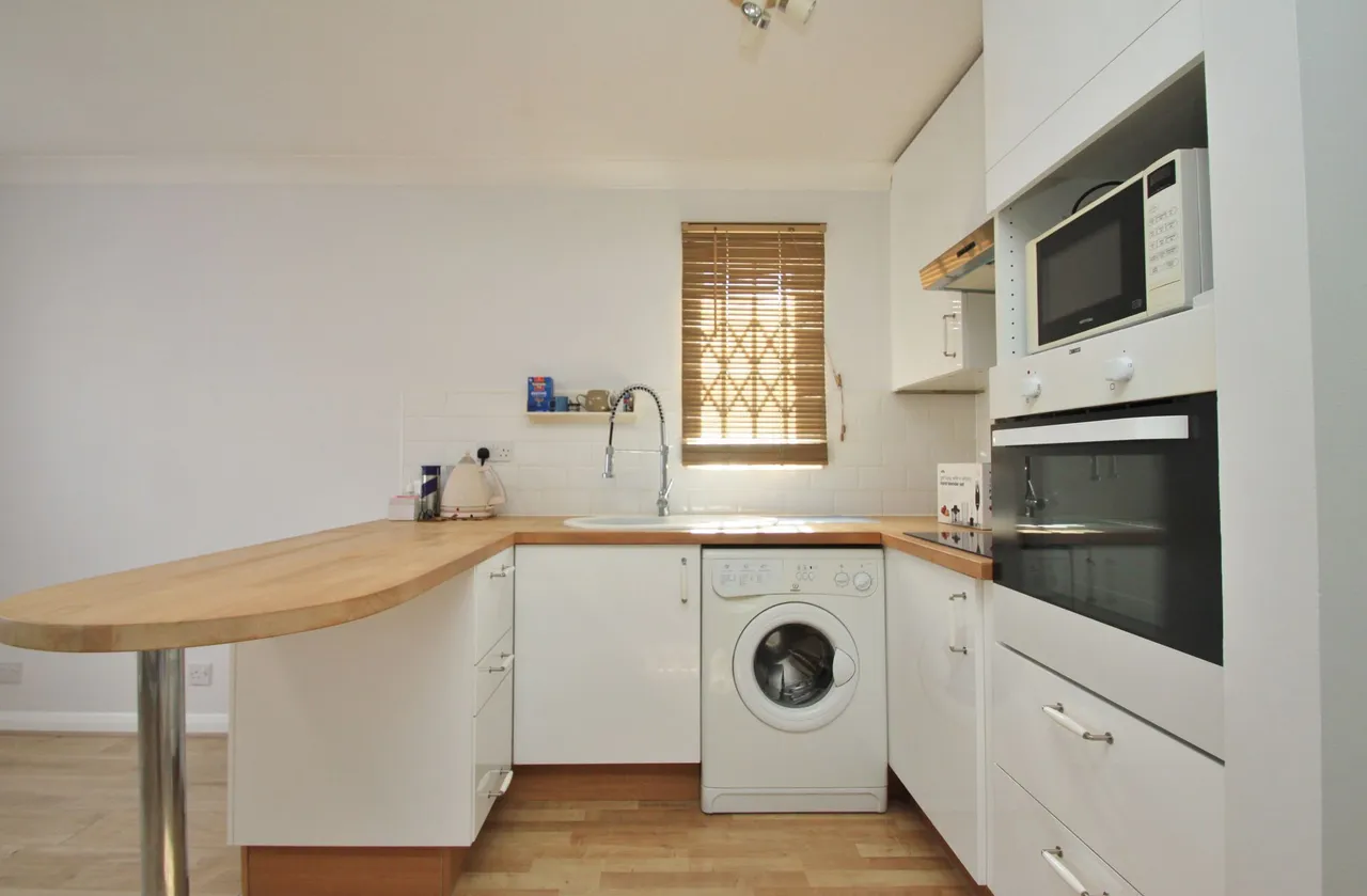 Amanda Close, Chigwell, IG7, photo 4