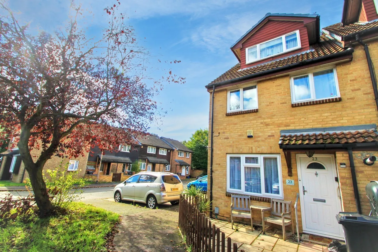 1 bed property to rent, Amanda Close, Chigwell, IG7