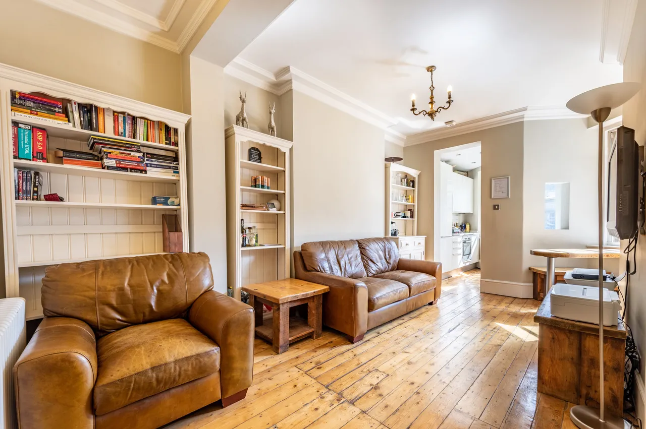 4 bed flat to rent — 17 Park Mansions, South Lambeth Road, London