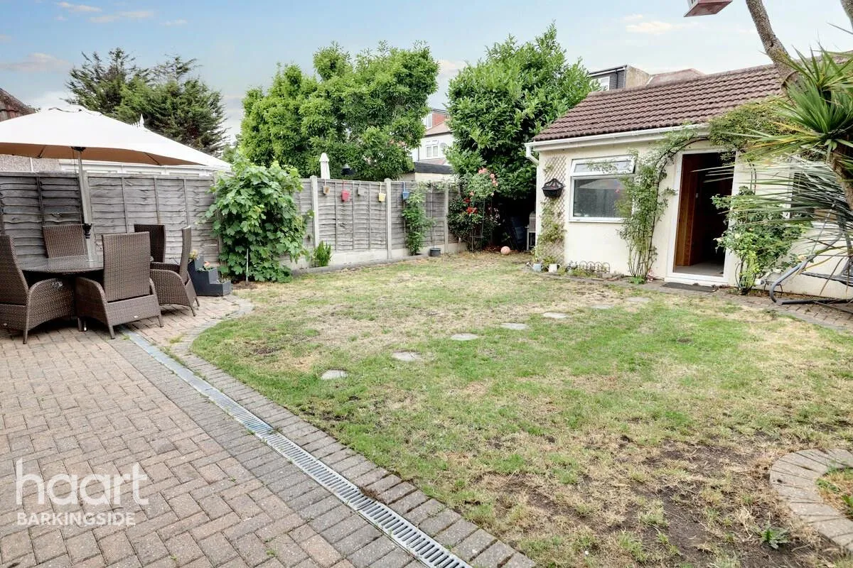 Hamilton Avenue, Barkingside, IG6, photo 6