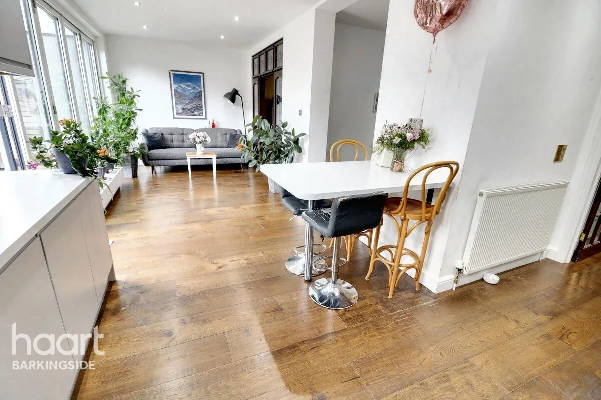 Hamilton Avenue, Barkingside, IG6, photo 16