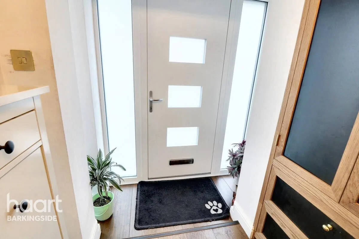 Hamilton Avenue, Barkingside, IG6, photo 8