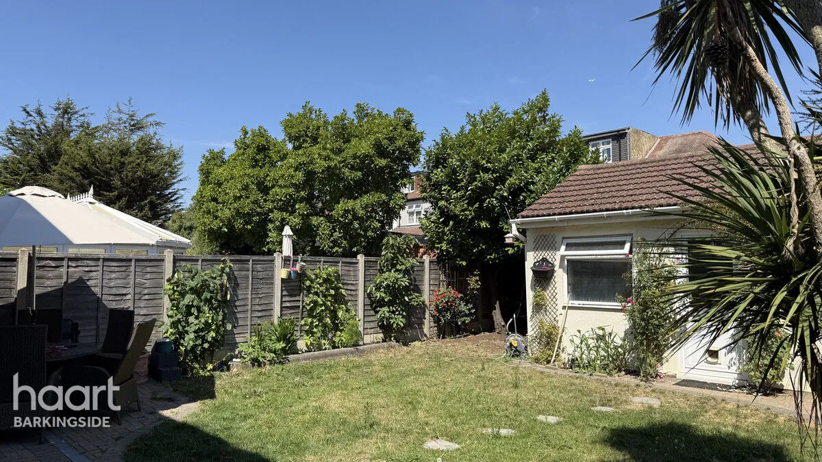 Hamilton Avenue, Barkingside, IG6, photo 46