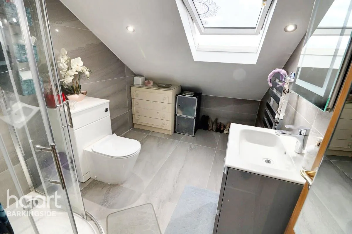 Hamilton Avenue, Barkingside, IG6, photo 32