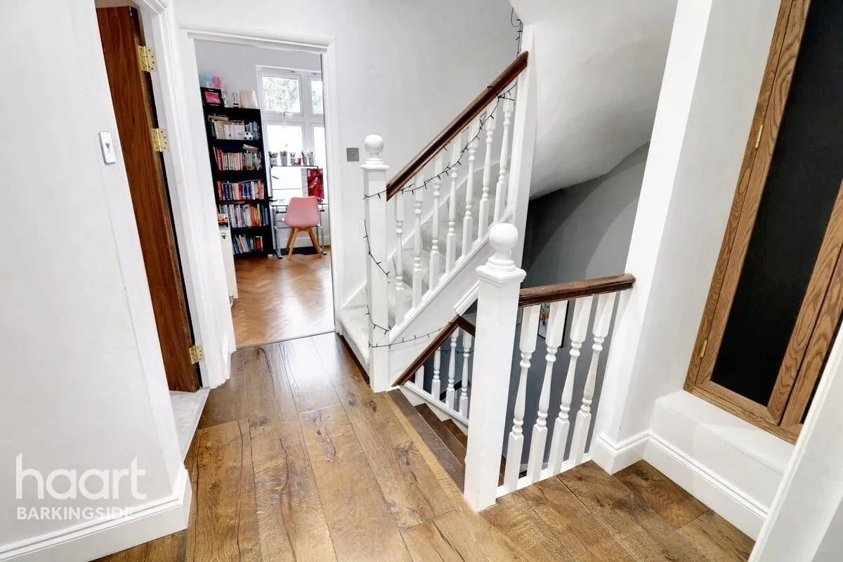 Hamilton Avenue, Barkingside, IG6, photo 19