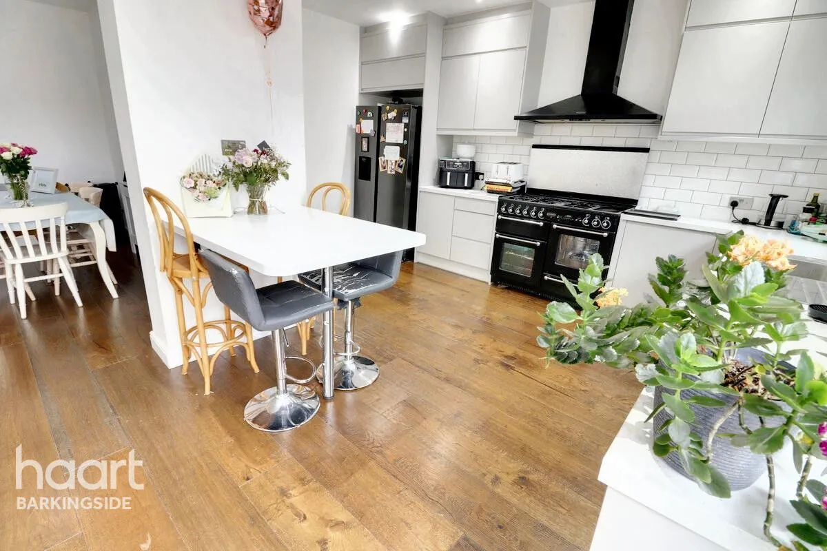 Hamilton Avenue, Barkingside, IG6, photo 15