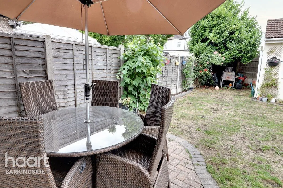 Hamilton Avenue, Barkingside, IG6, photo 33