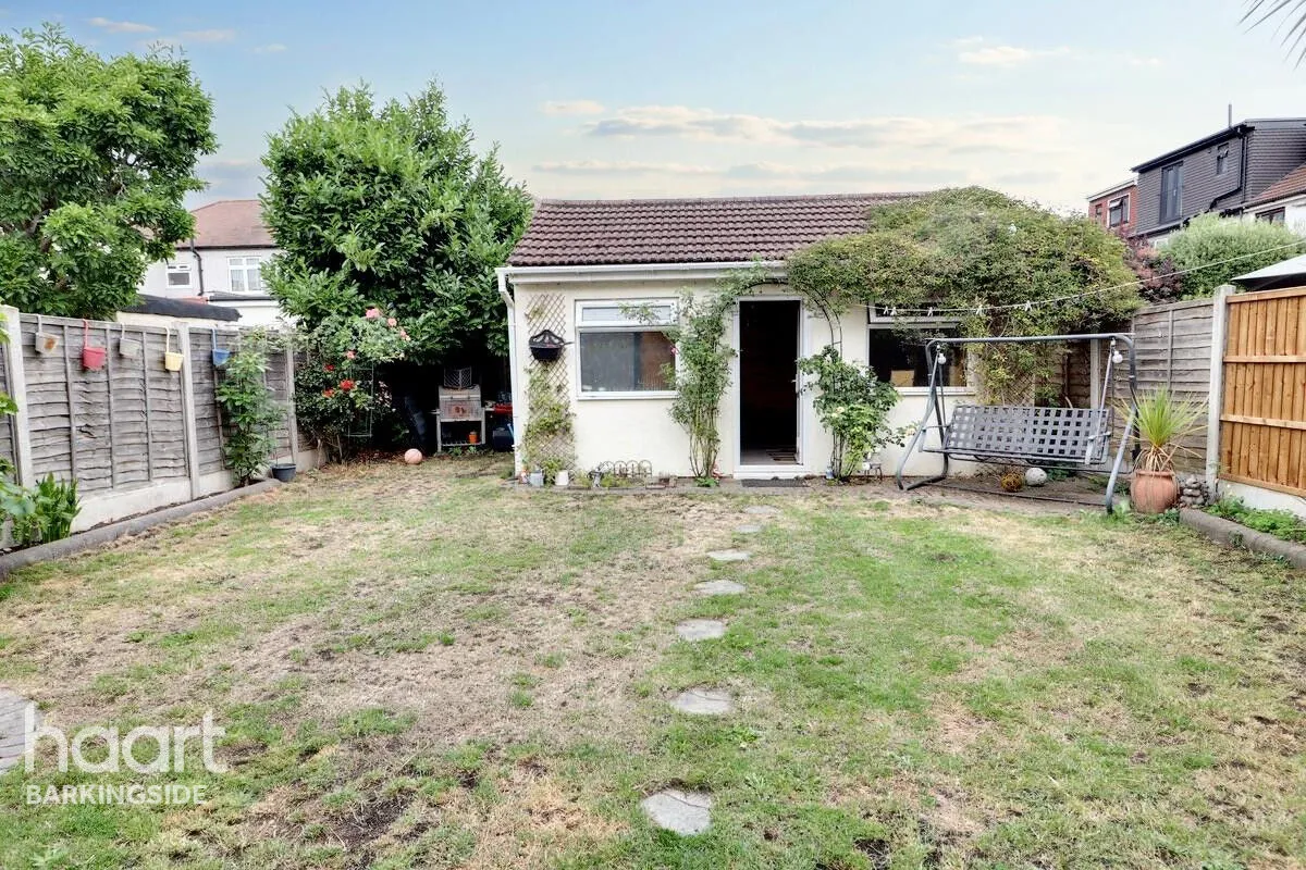 Hamilton Avenue, Barkingside, IG6, photo 34