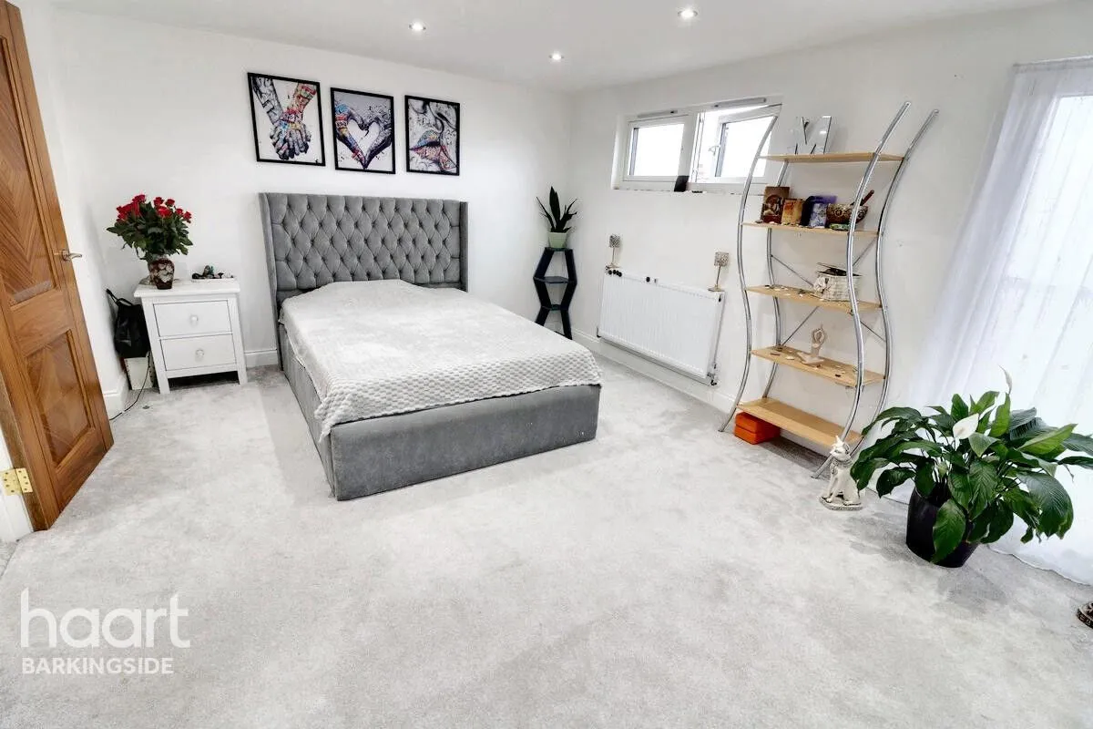 Hamilton Avenue, Barkingside, IG6, photo 5