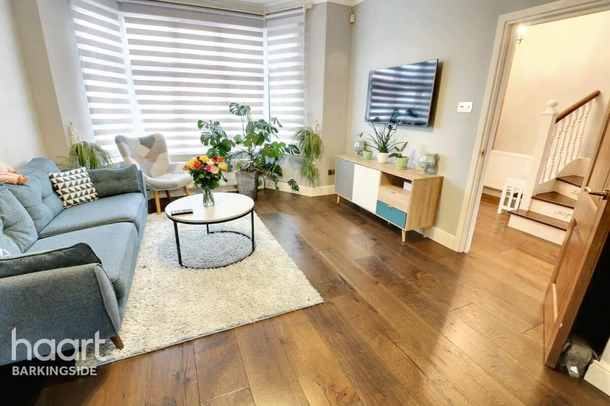Hamilton Avenue, Barkingside, IG6, photo 2