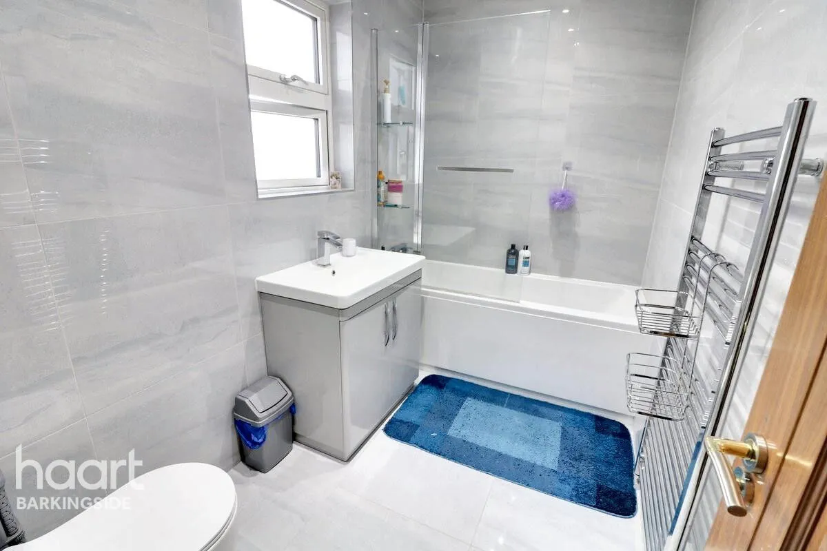 Hamilton Avenue, Barkingside, IG6, photo 28