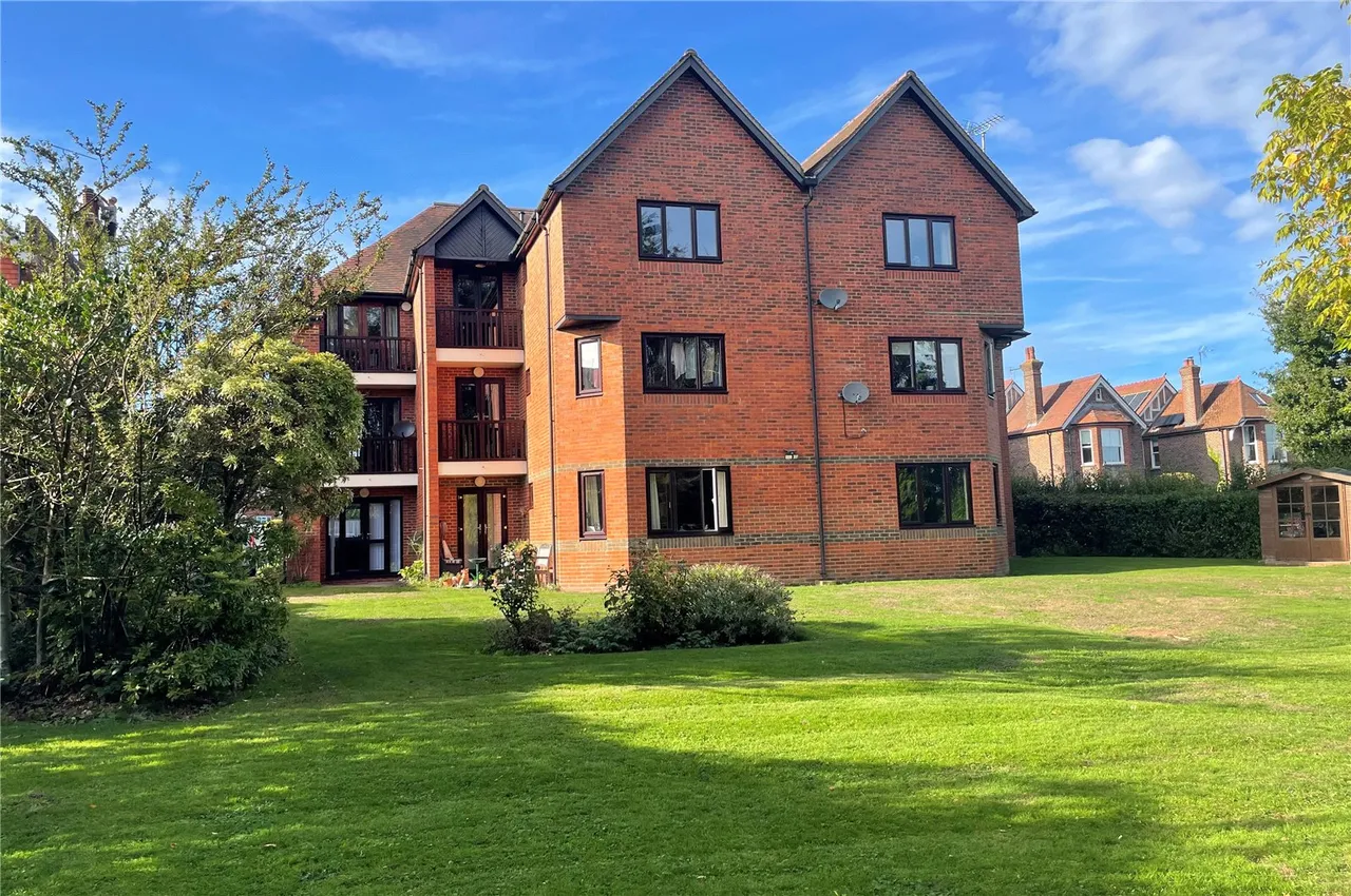 Portland Road, East Grinstead, RH19, photo 12