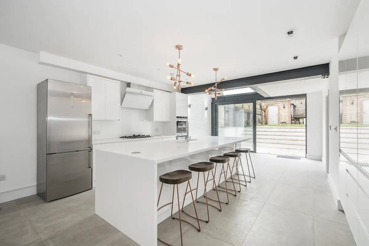 5 bed house to rent — Grafton Square, SW4