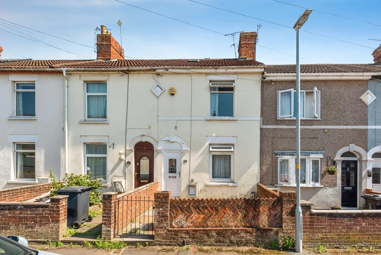 2 bed house for sale — Jennings Street, Swindon