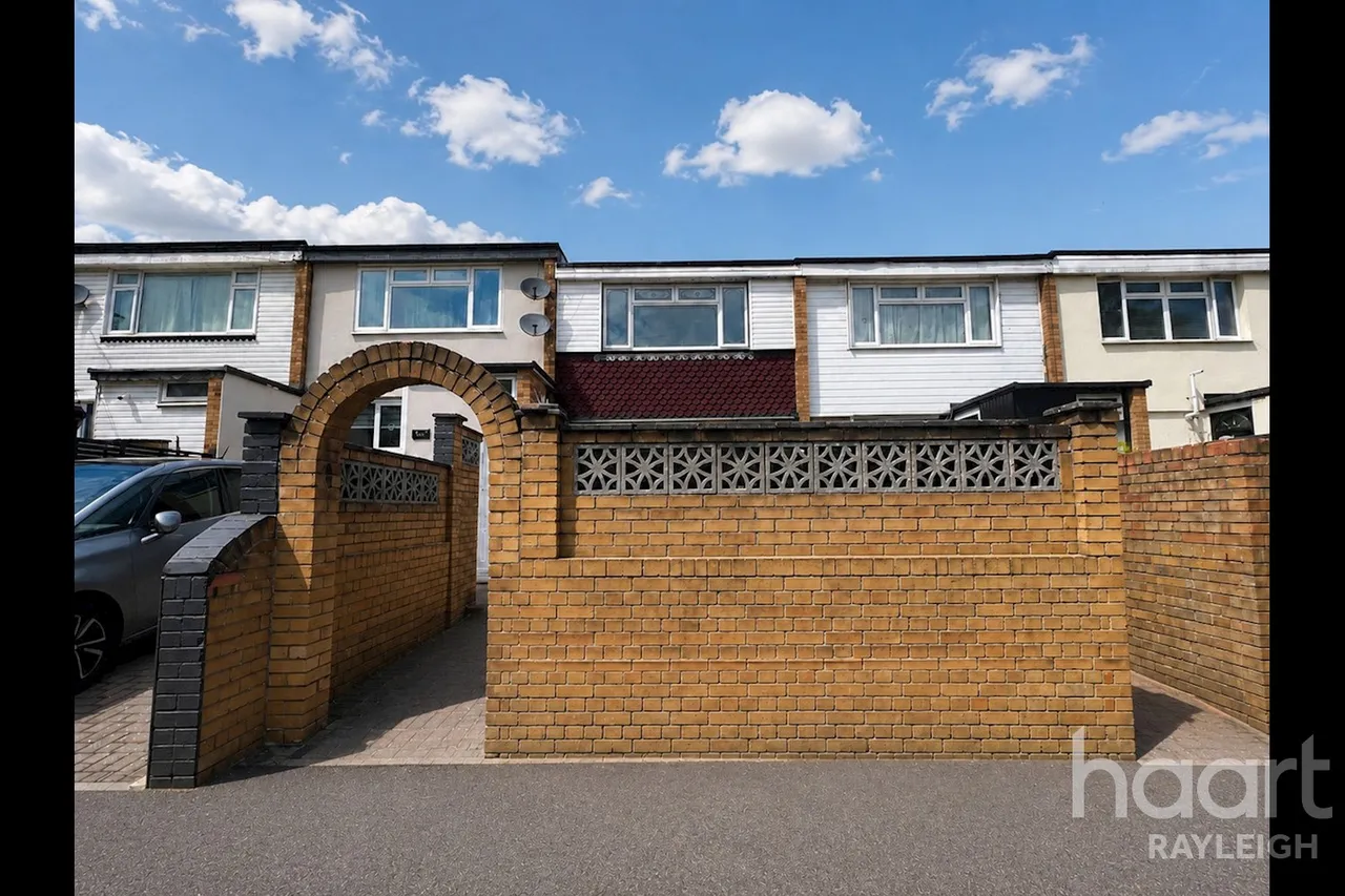 3 bed house to rent, Merricks Lane, SS16