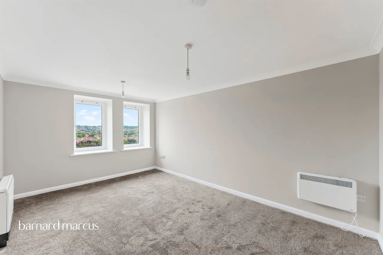 2 bed flat for sale — London Road, London