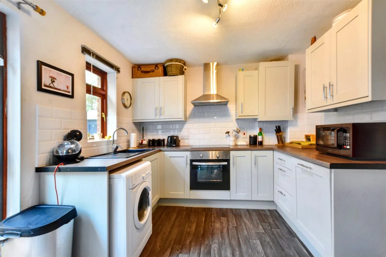 Donbas Close, Bulwell, NG6, photo 2