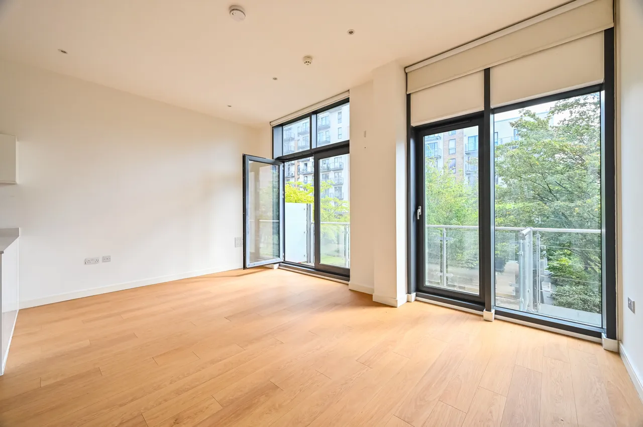 flat for sale — 204 Aegean Court, 20 Seven Sea Gardens, London
