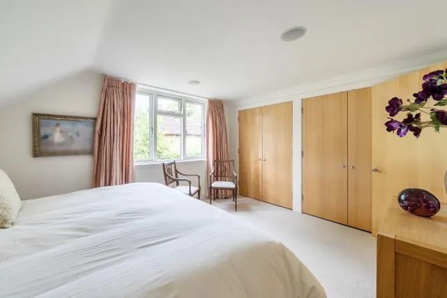 The Courtyard, St. Johns Lodge, GU21, photo 13