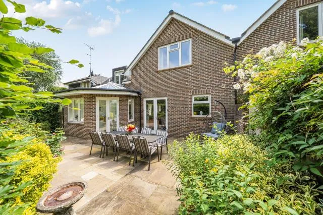 The Courtyard, St. Johns Lodge, GU21, photo 18