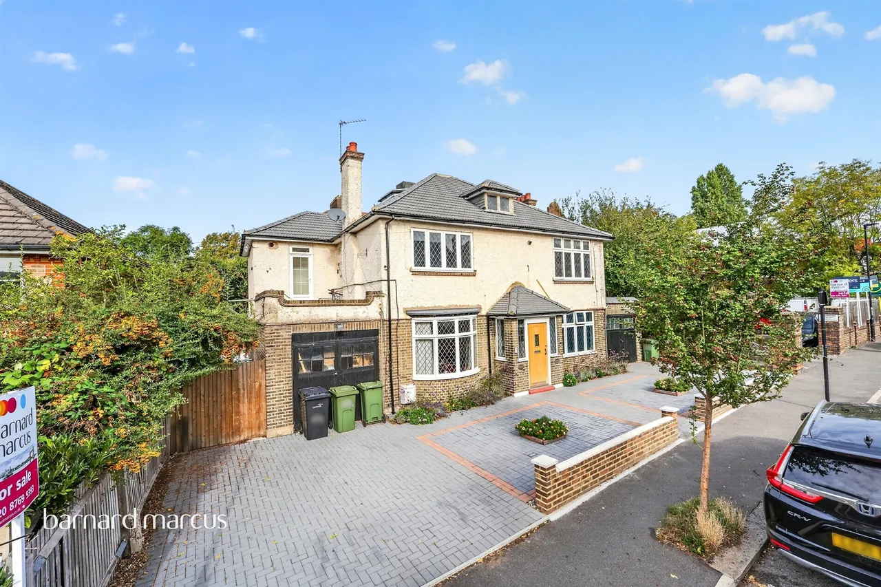 3 bed flat for sale, Babington Road, London, SW16