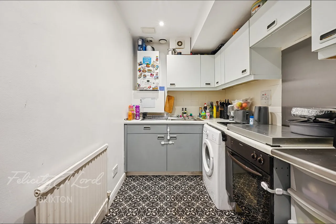 Clapham Road, London, photo 2
