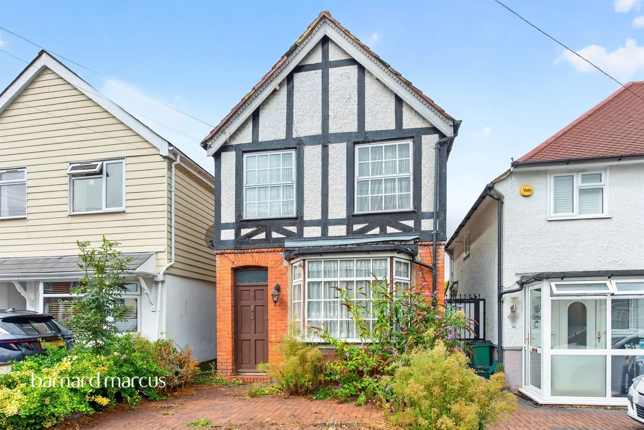 3 bed house for sale — Southcote Road, Merstham, REDHILL