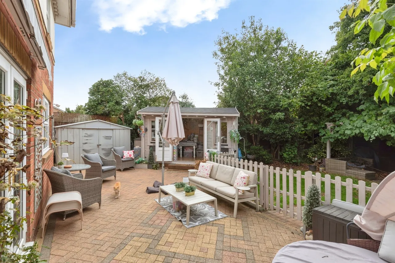 Besford Close, Luton, LU2, photo 14