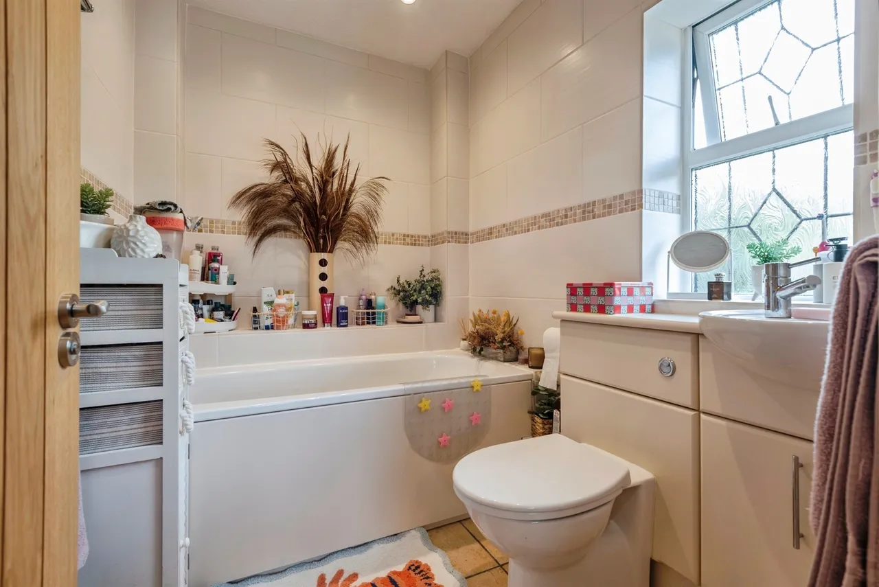 Besford Close, Luton, LU2, photo 10