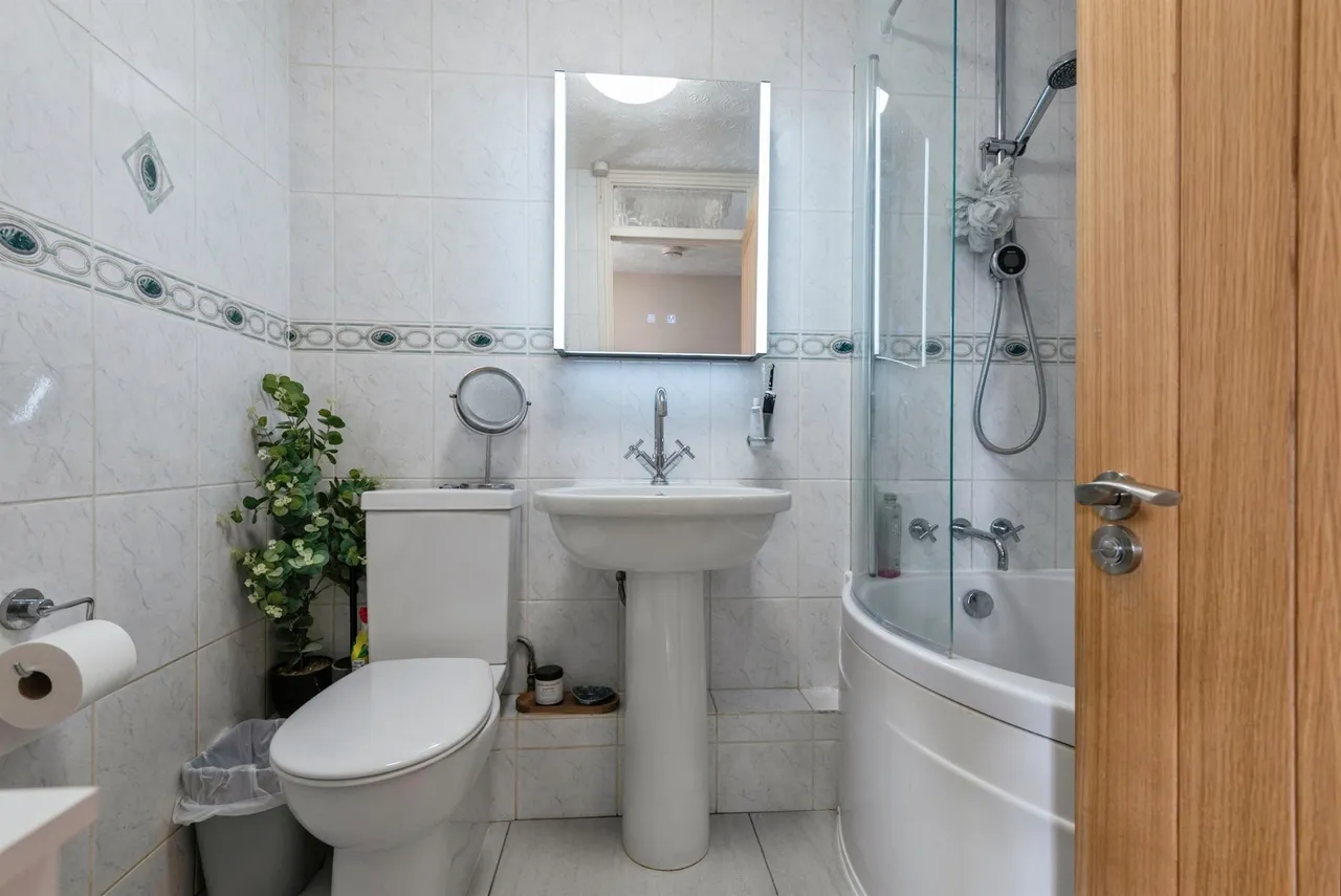 Besford Close, Luton, LU2, photo 11