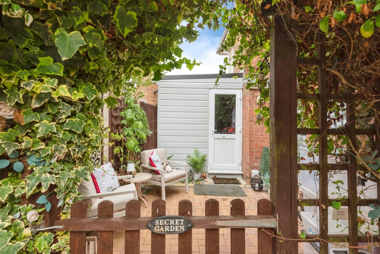 Besford Close, Luton, LU2, photo 15