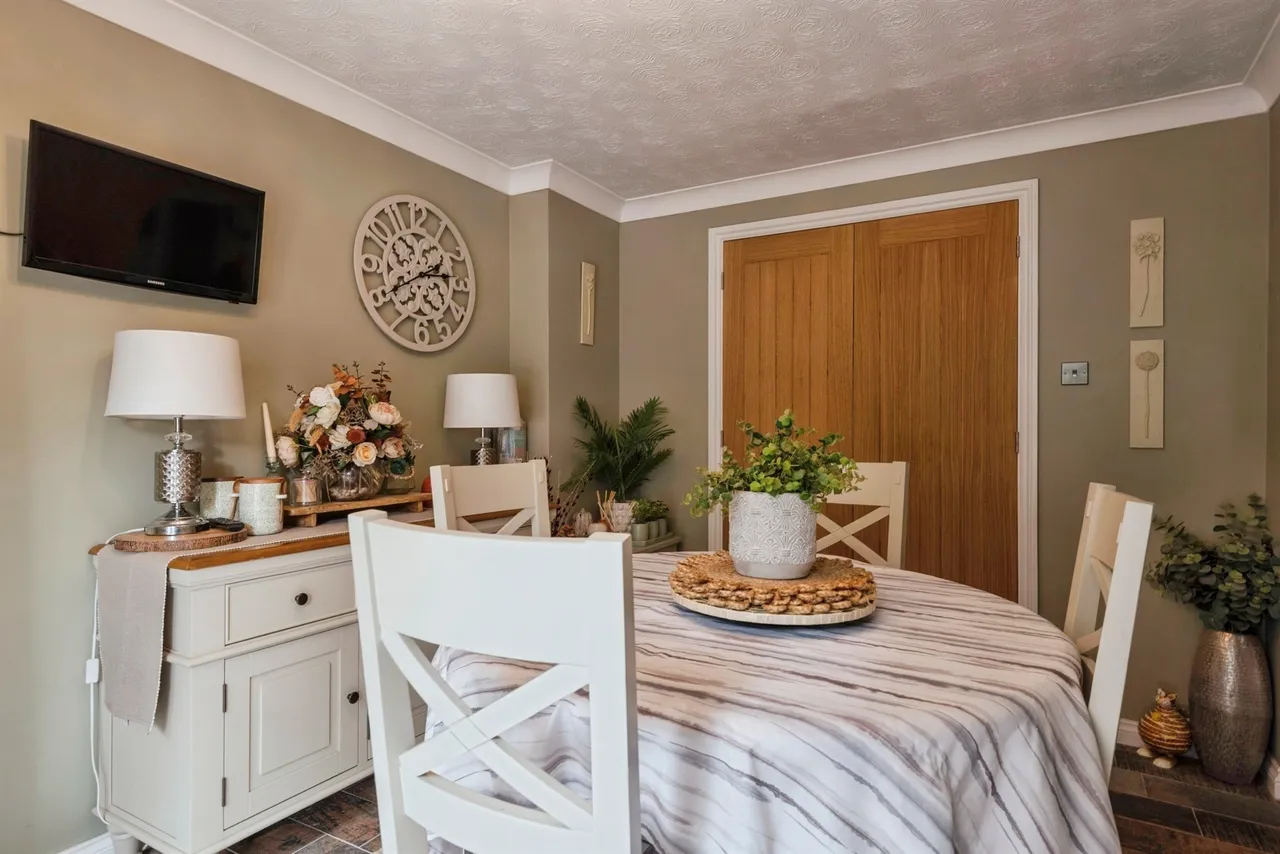 Besford Close, Luton, LU2, photo 3
