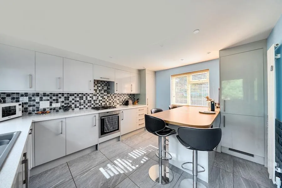 Delta Road, Chobham, GU24, photo 3