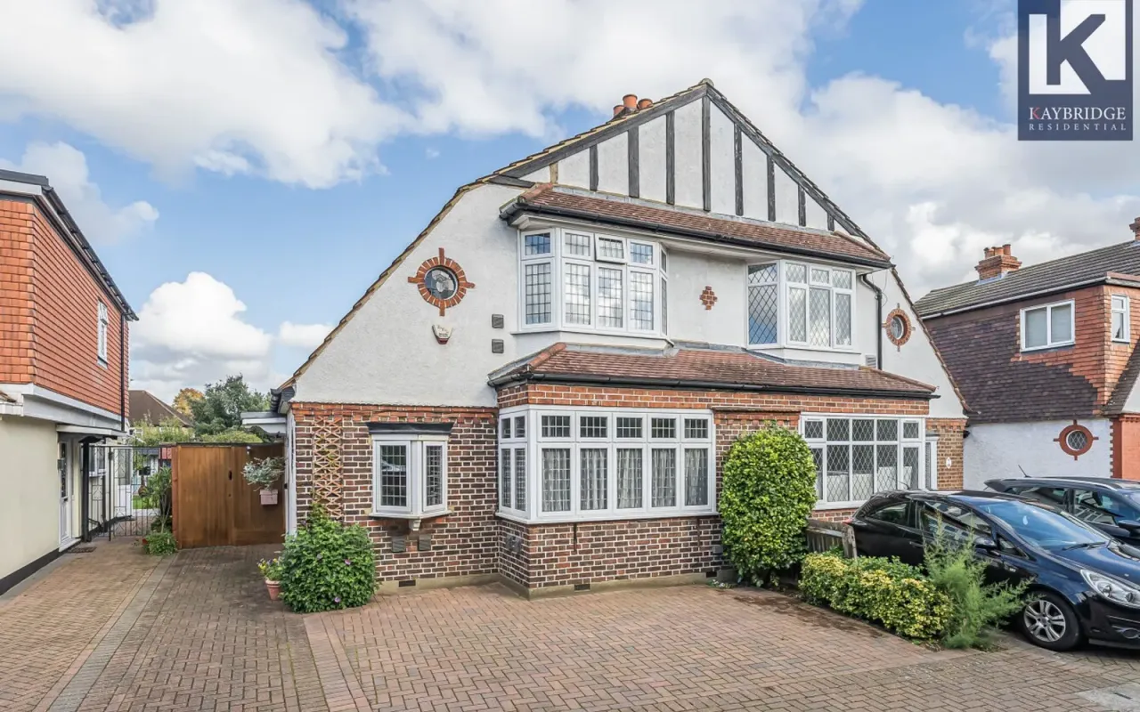 3 bed house for sale — Ewell By Pass, Epsom, KT17