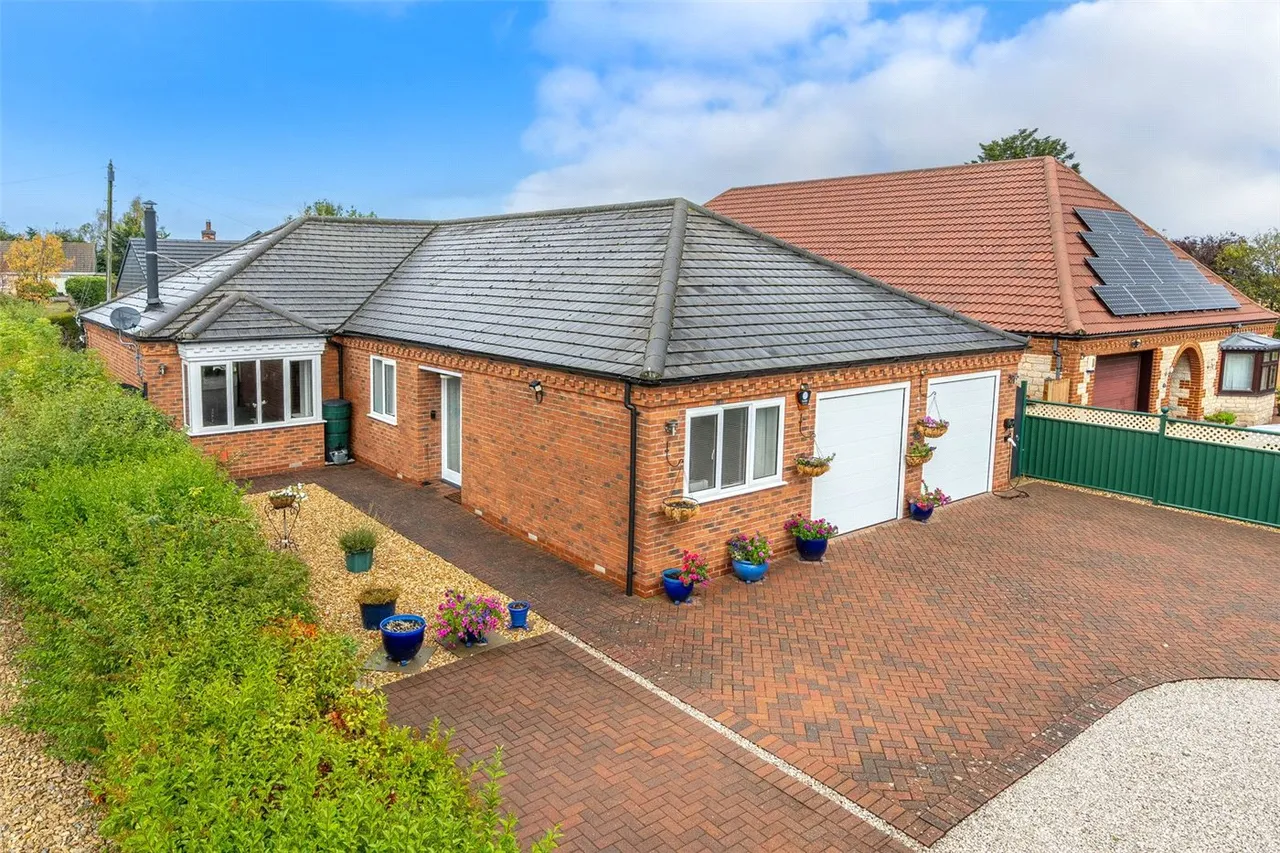 4 bed house for sale — Sleaford Road, Cranwell Village, Sleaford, NG34