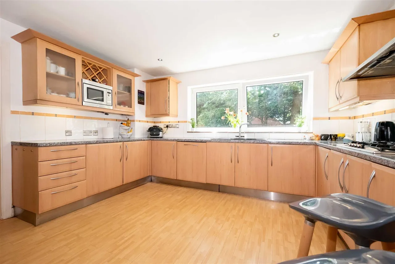 The Maultway, Camberley, photo 15