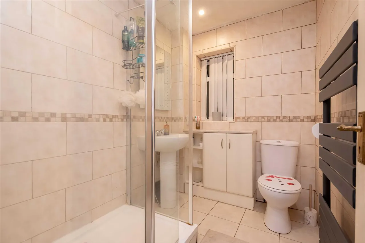 The Maultway, Camberley, photo 9
