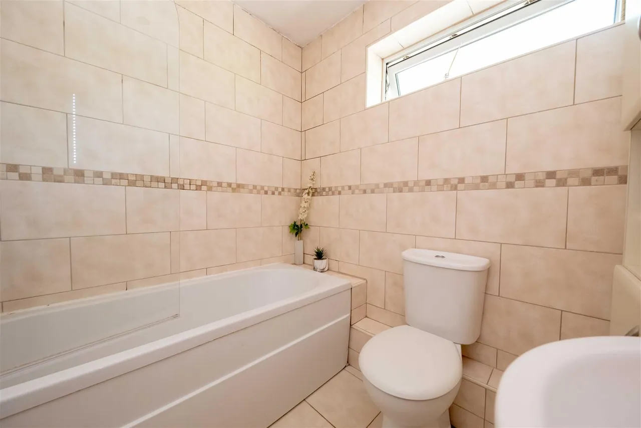 The Maultway, Camberley, photo 11