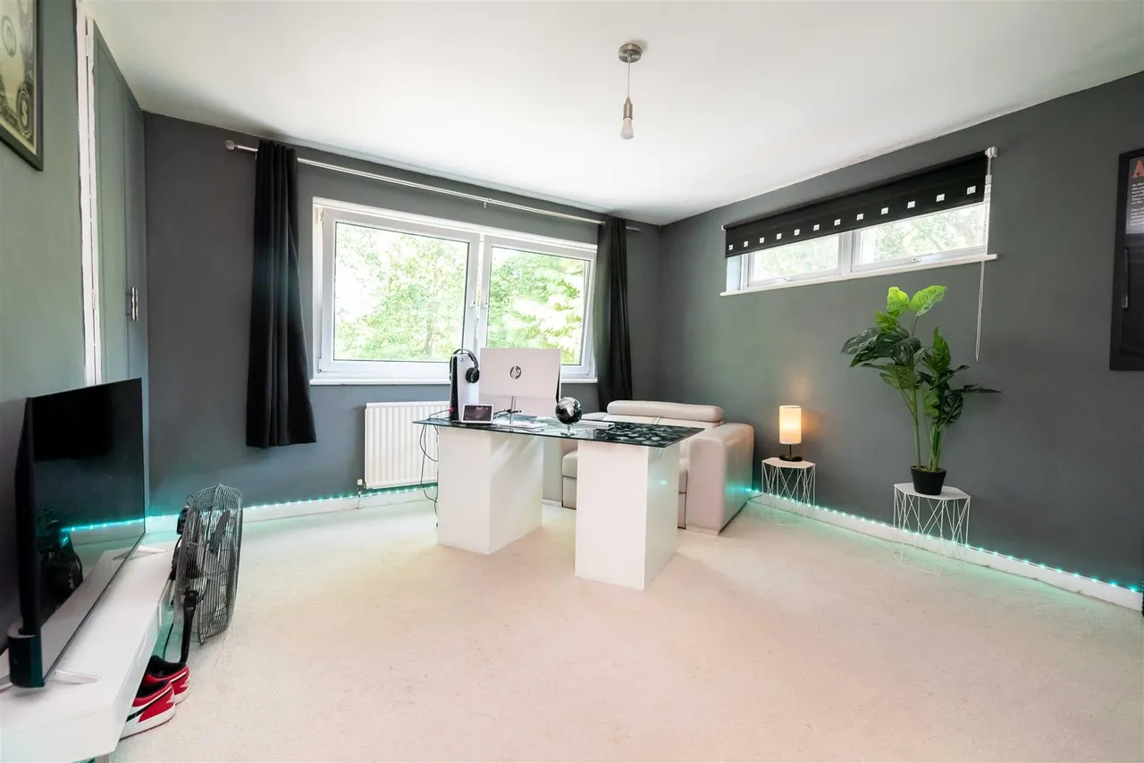 The Maultway, Camberley, photo 10