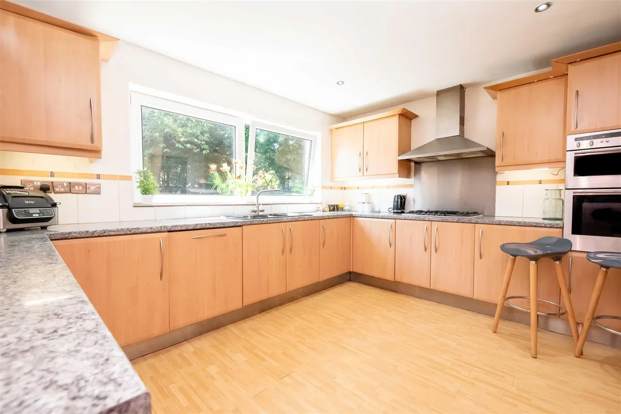 The Maultway, Camberley, photo 3