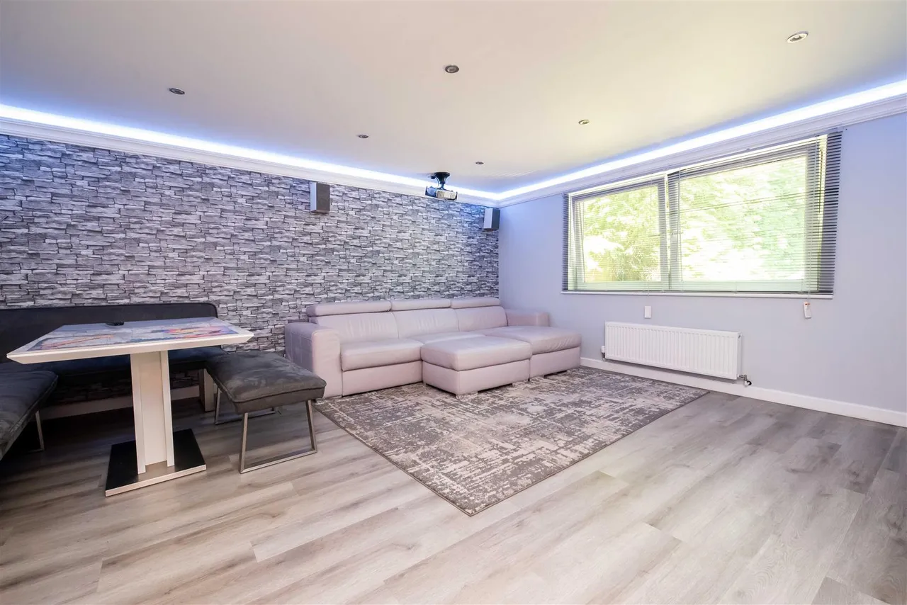 The Maultway, Camberley, photo 7