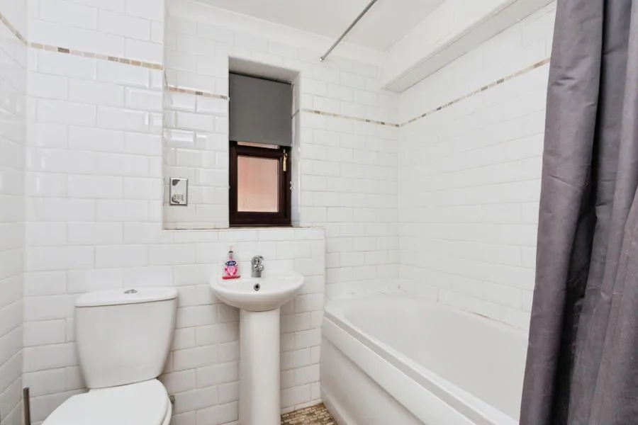 Reading Road, Hook, RG27, photo 8