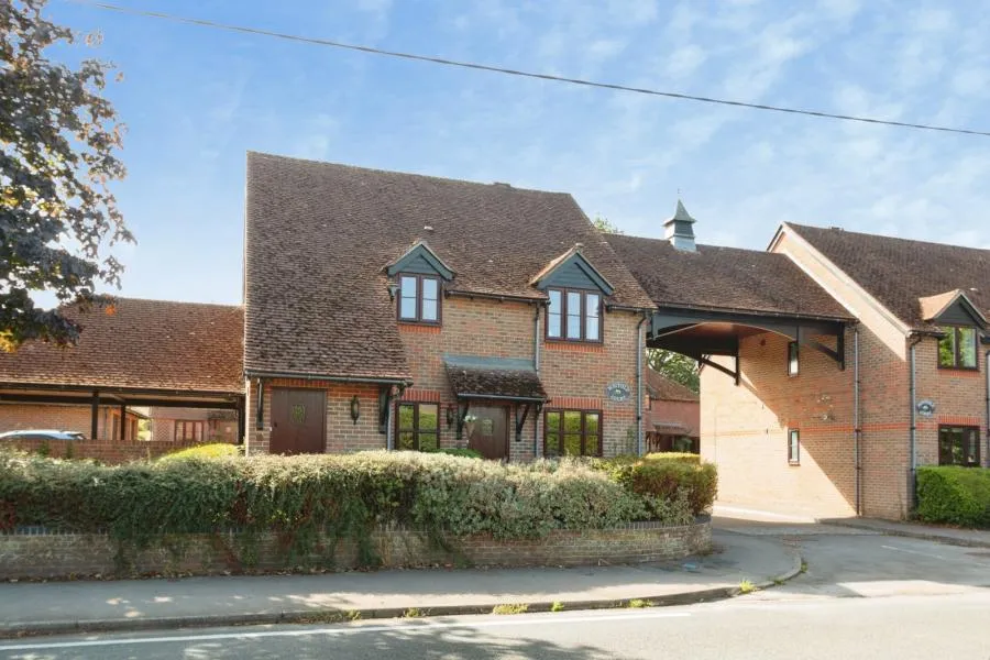 Reading Road, Hook, RG27, photo 9