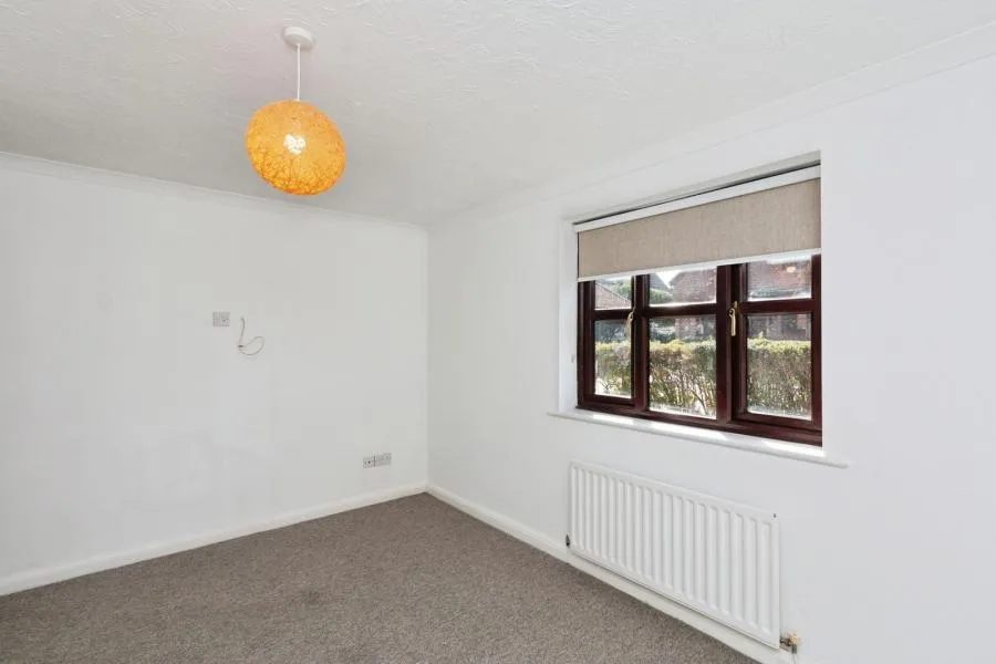 Reading Road, Hook, RG27, photo 6