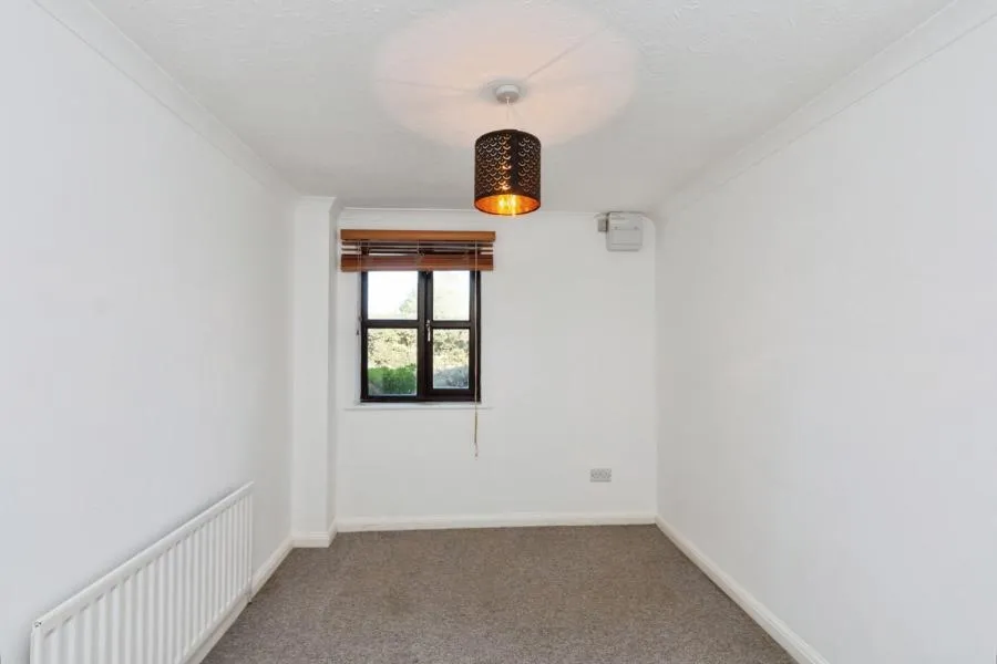 Reading Road, Hook, RG27, photo 7