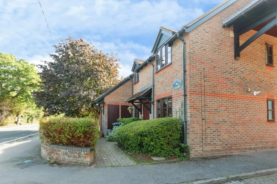 Reading Road, Hook, RG27, photo 10