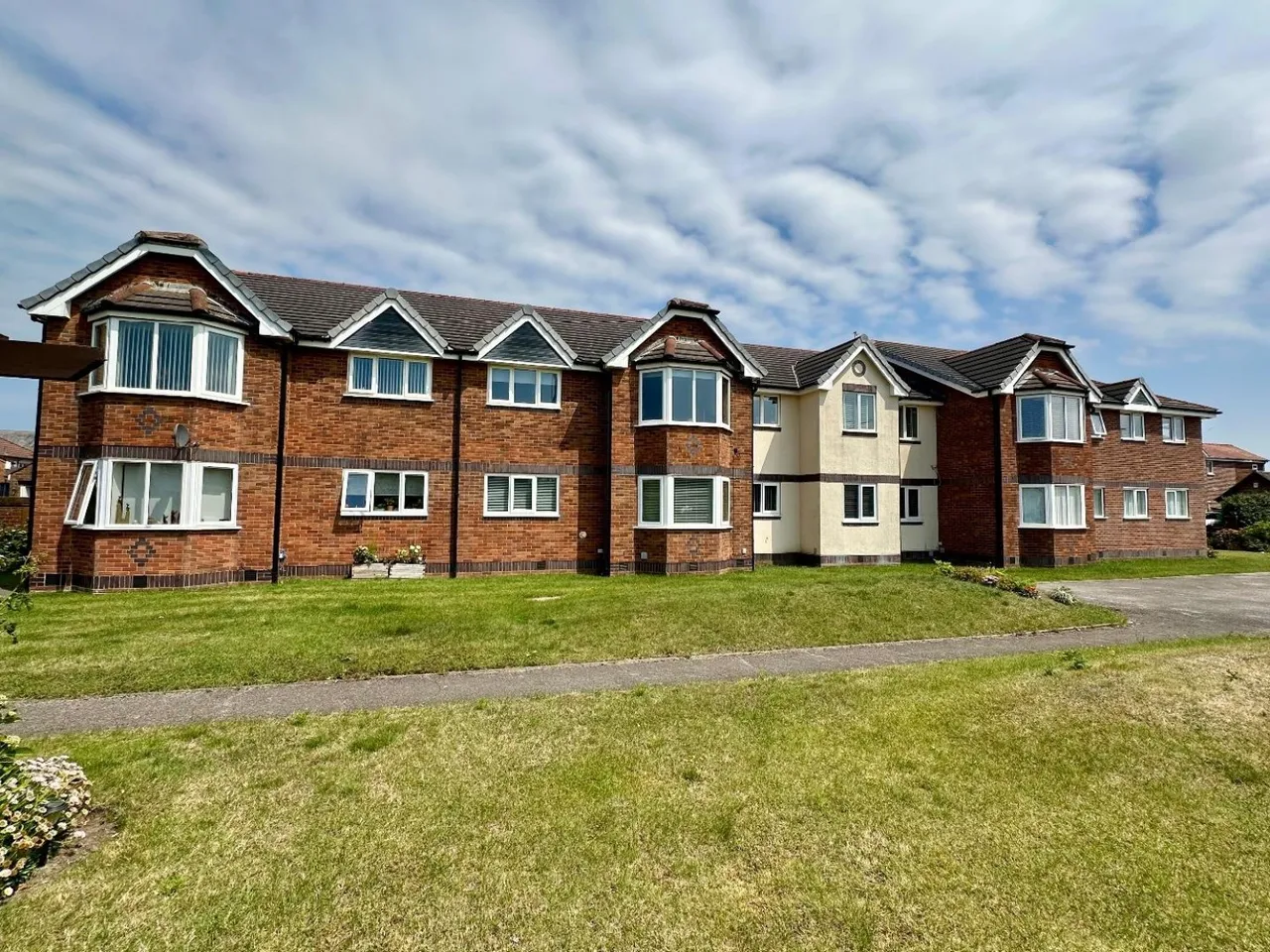 2 bed flat for sale — Dawlish Lodge, Clifton Drive North, Lytham St. Annes