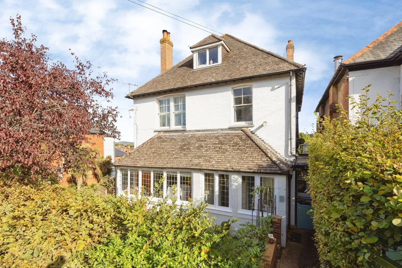 3 bed flat for sale, Nightingale Road, Godalming, GU7