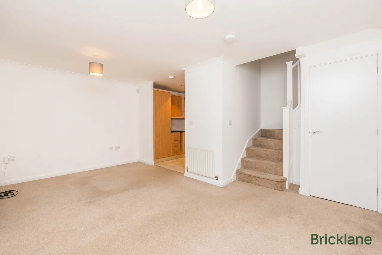 Tarnock Avenue, photo 4